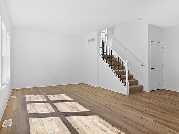 5th image of 10350 Nevada Ct