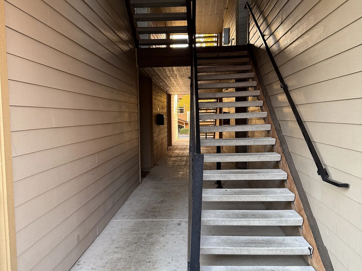 Sierra Point Apartments — Photo 3