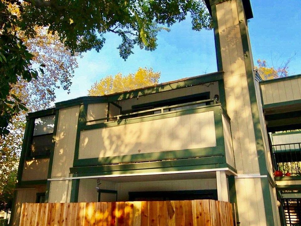 2nd image of 450 Del Verde Cir Unit 4