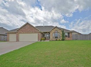 1004 Tea Rose Dr, Yukon, OK 73099