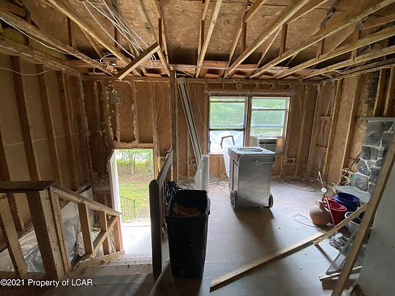 5th image of 1284 Woodhaven Dr