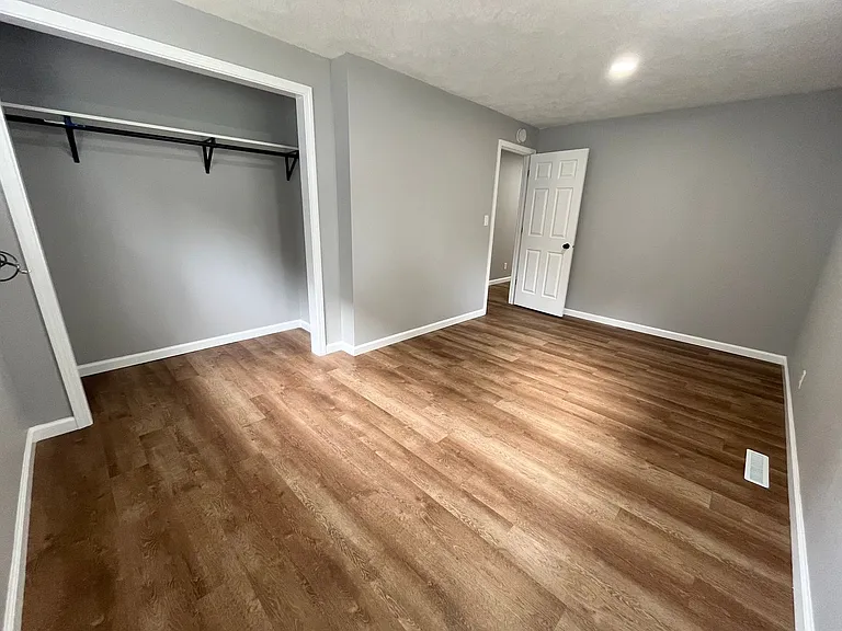 4300 S Hickory Hill Rd — Photo 24