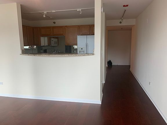 2nd image of 345 N Lasalle St #2809