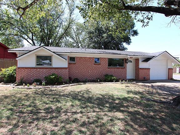 2nd image of 957 Dee Ln