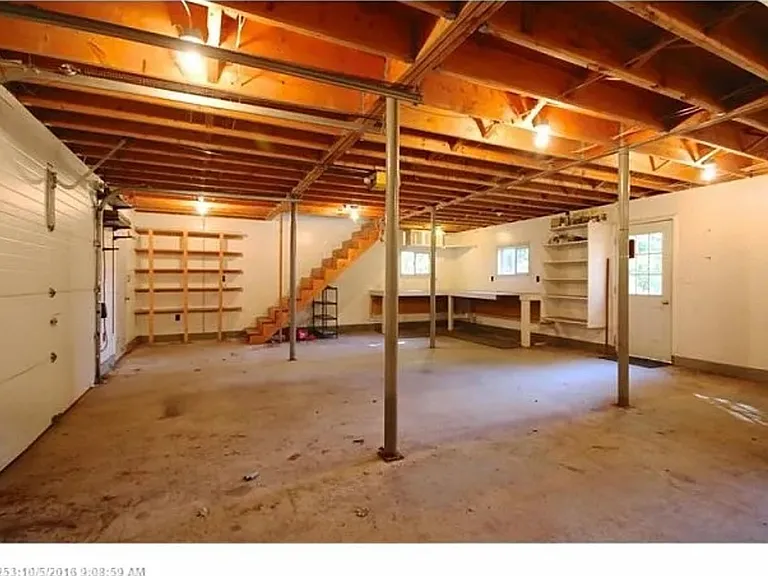 40 Claman Dr — Photo 11