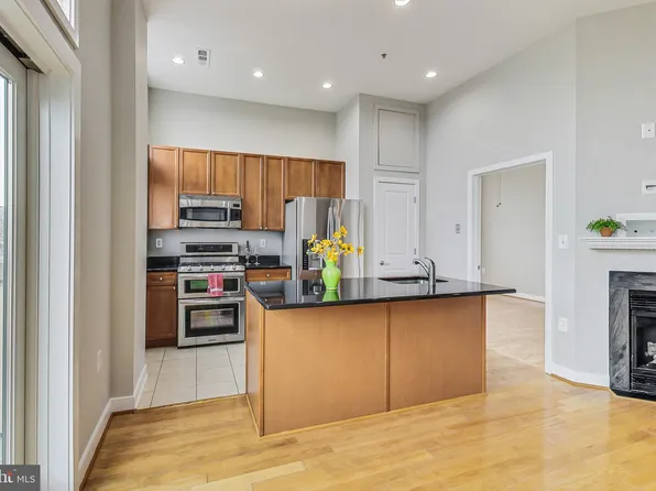 181 E Reed Ave APT 413, Alexandria, VA 22305