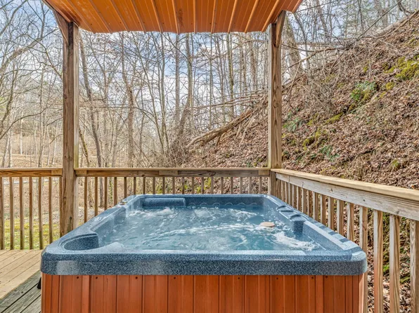 (undisclosed Address), Pigeon Forge, TN 37863