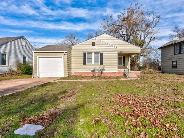 207 W Ercoupe Dr, Midwest City, OK 73110
