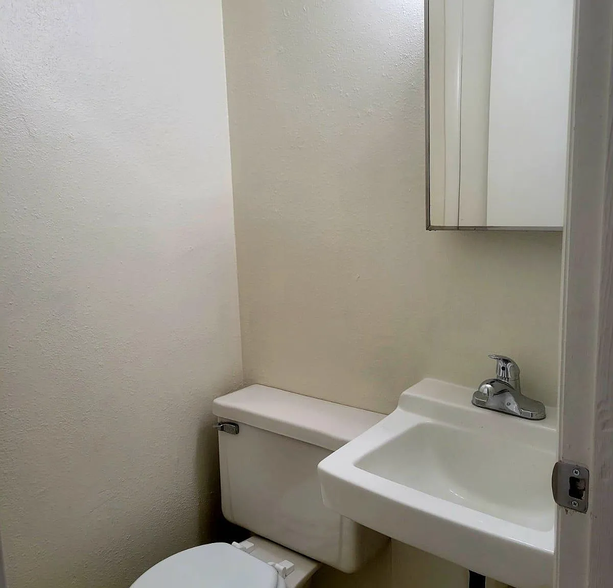 2 bed, 1.5 bath, 1100 sqft, $1,400 — Photo 2