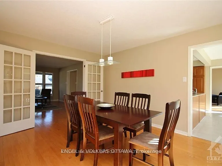28 Country Club Dr — Photo 6