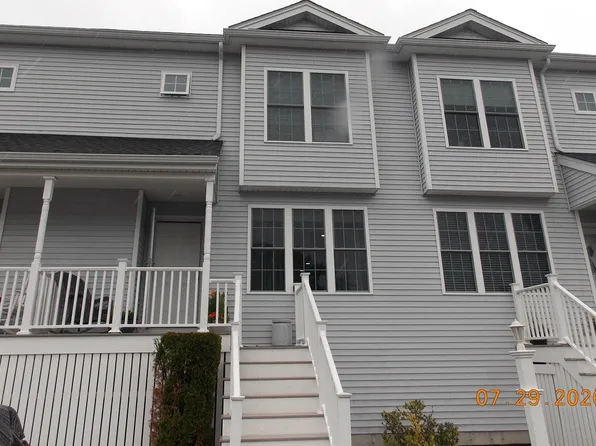 1 Paradise Ln Unit J3, Whitman, MA 02382