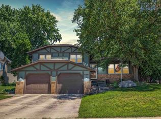 3816 Briarwood Dr, Cedar Falls, IA 50613