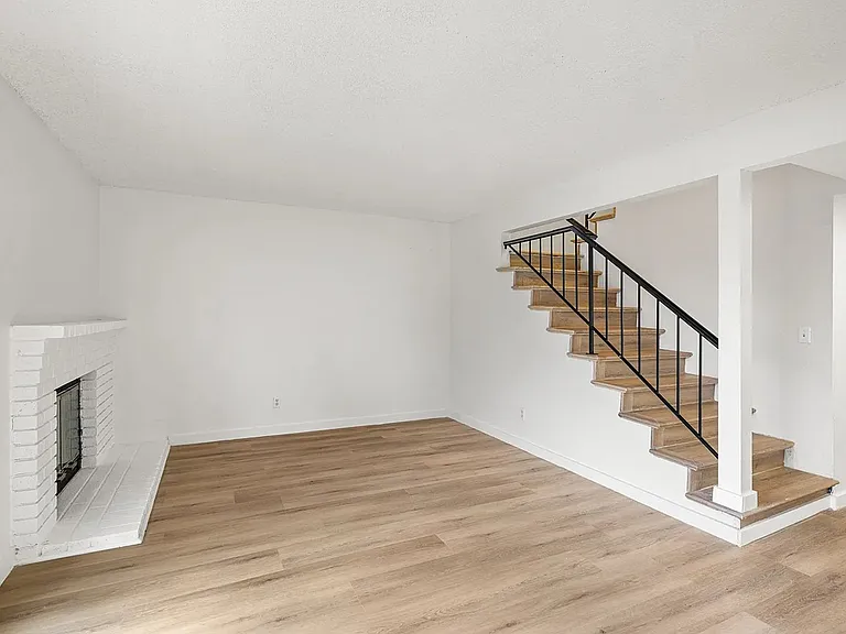 995 Matthew Ct — Photo 13