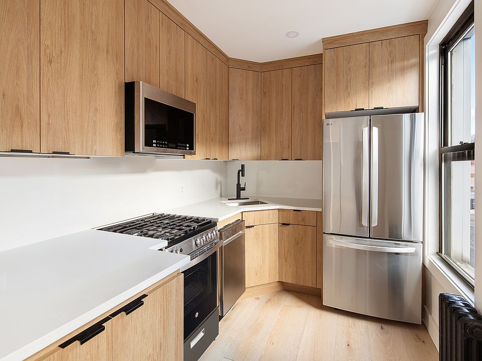 1st image of 654 Manhattan Ave #3B