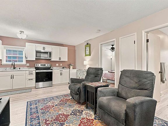 2nd image of 702 N 5th Ave