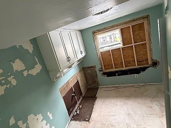 3rd image of 704 Topeka Ave