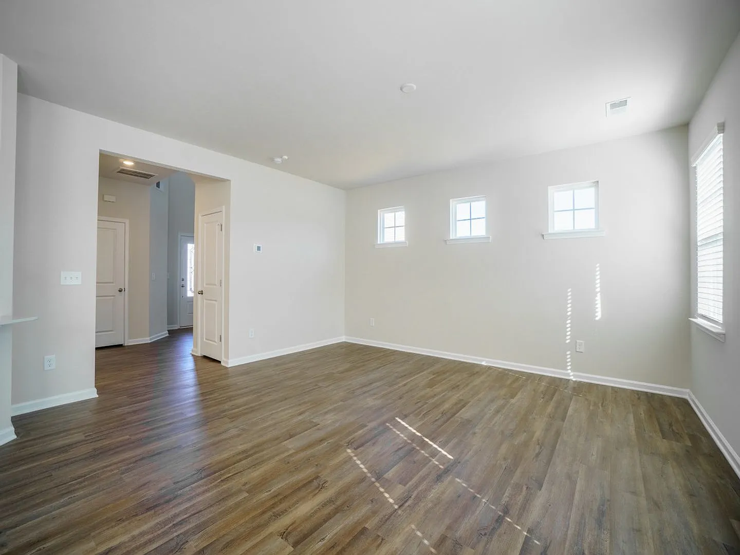 Almost New Home With 3 Bedroom 2.5 baths in Steel Creek — Photo 4