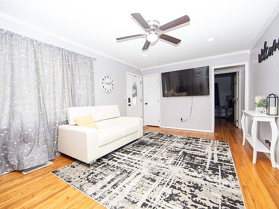 4th image of 504 N Stephens St
