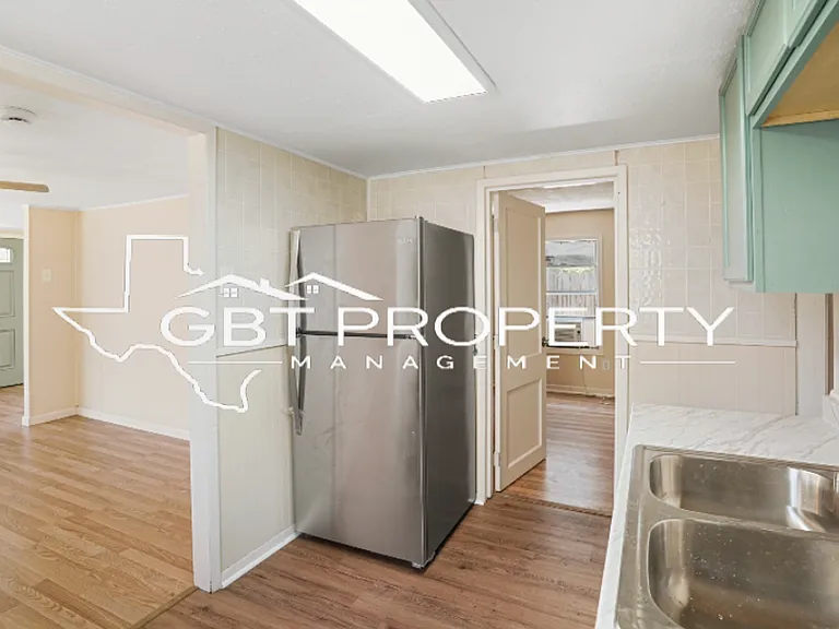 2342 Howard St — Photo 10