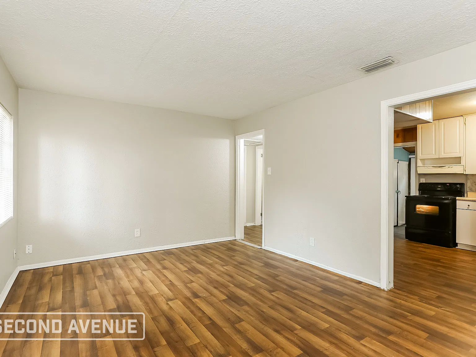 2 bed, 1.0 bath, 1076 sqft, $1,395 — Photo 2