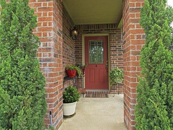 2nd image of 1705 Canyon Oaks Dr