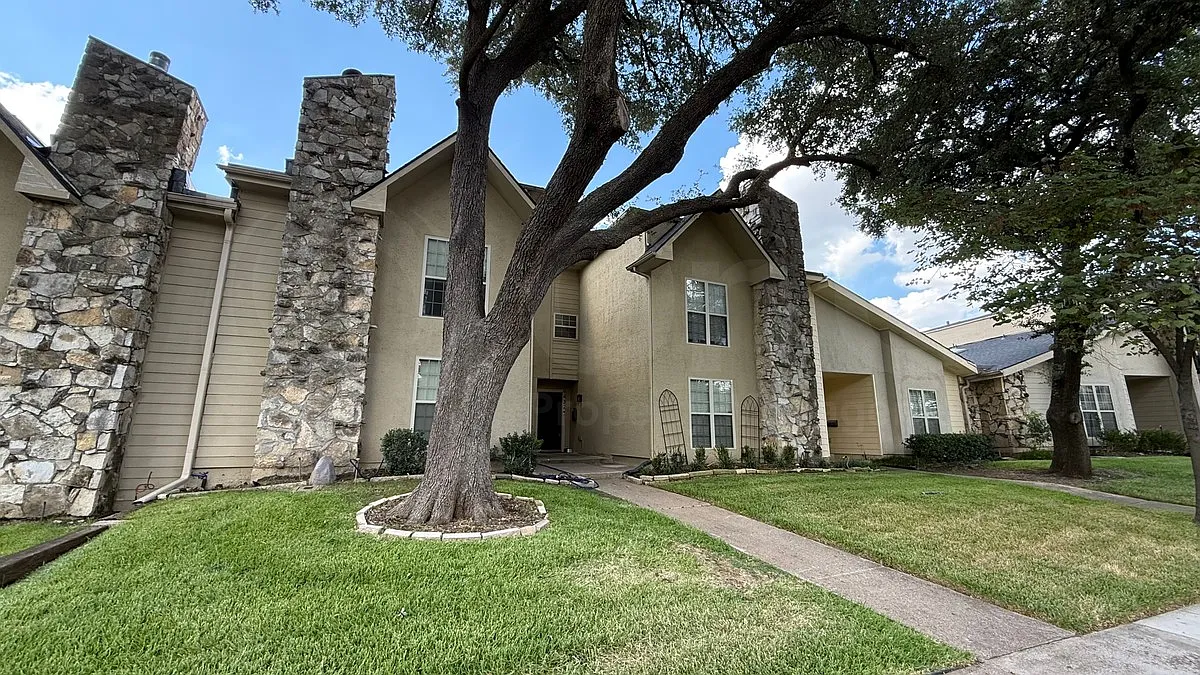 3 bed, 2.5 bath, 1878 sqft, $2,500 — Photo 3