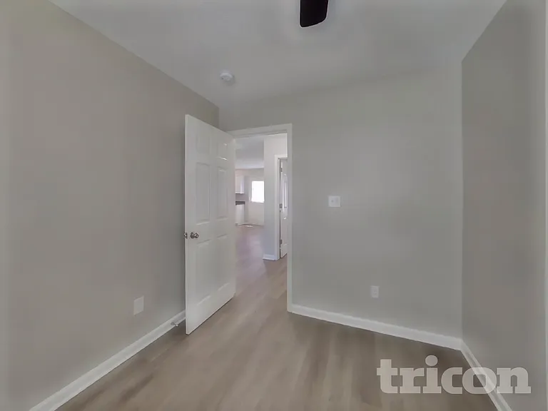 2425 Saluda Dr — Photo 11