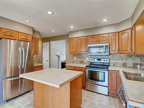 5th image of 961 Columbine Dr