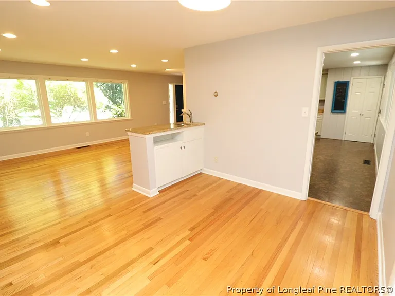 1009 Dogwood Ln — Photo 8