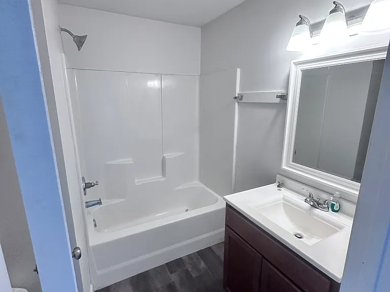 1010 E Newton St — Photo 4