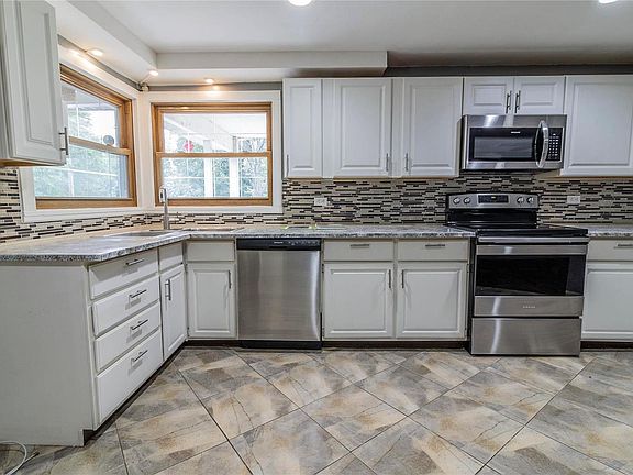 3rd image of 330 Kennedy Dr