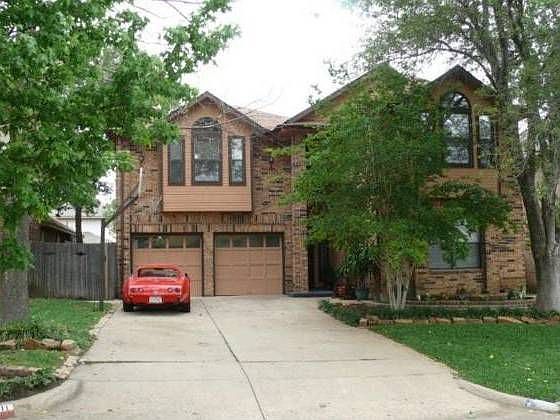 1st image of 811 Foxridge Dr