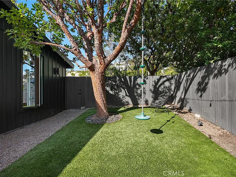 592 Bluebird Canyon Dr — Photo 60