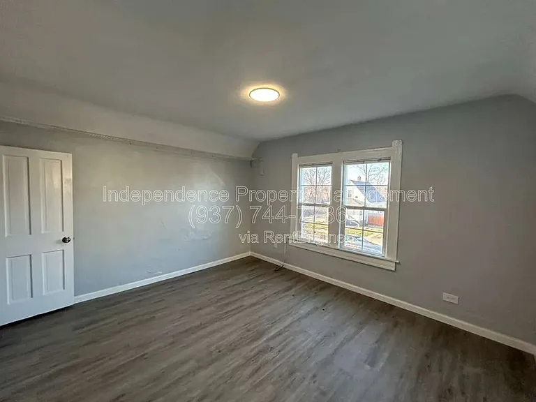 200 E 31st St — Photo 15