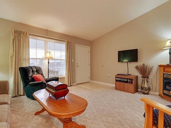 3rd image of 2743 Colonial Dr #212