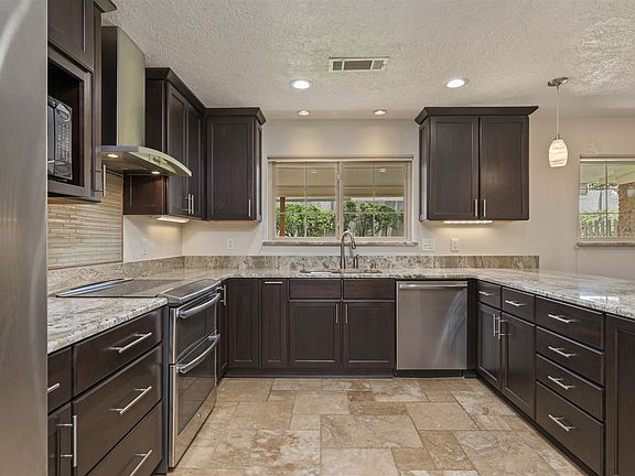 4th image of 4816 Pennsylvania Ct NE