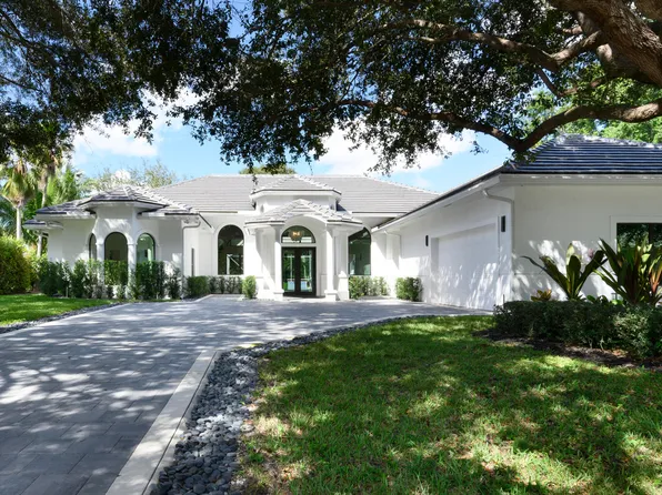 2557 Seminole Circle, West Palm Beach, FL 33409