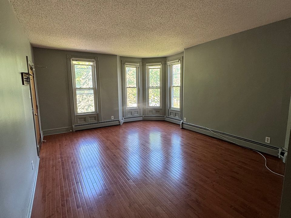 1st image of 10 Sibley Pl APT 3