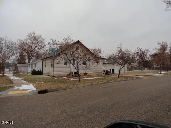 222 4th Ave NW, Hazen, ND 58545
