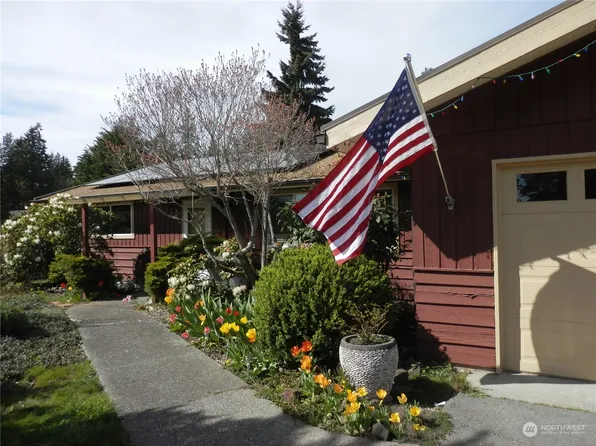 3852 NE Pinecone Drive, Bremerton, WA 98310