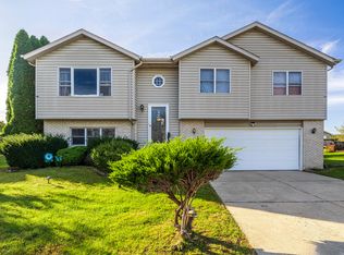 129 Pheasant Run Dr, Hobart, IN 46342