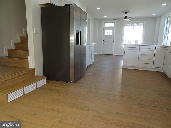 5th image of 114 W Main St