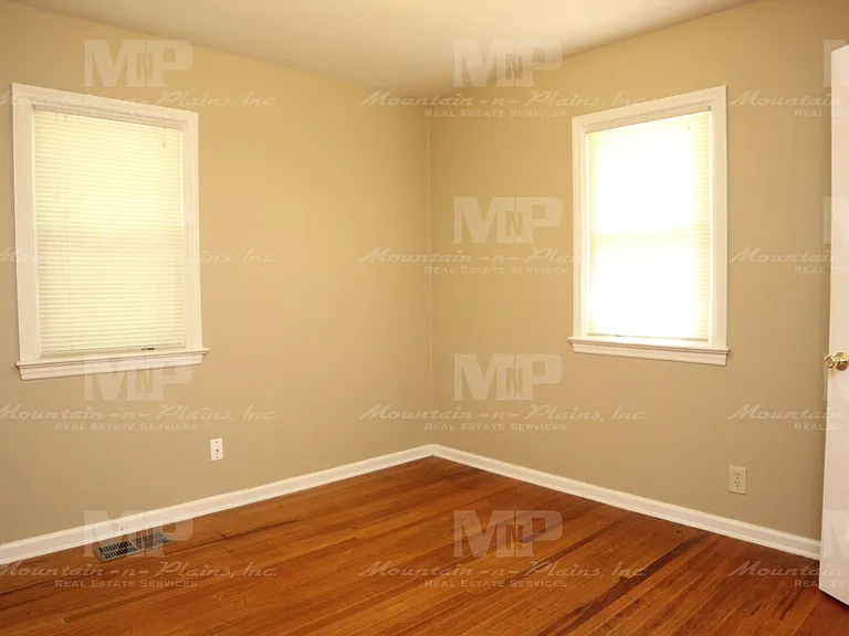 230 N Whitcomb St — Photo 7