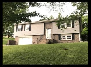 1105 Rustic Dr, Macon, MO 63552