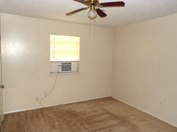 5th image of 123 NE Cimarron Trl