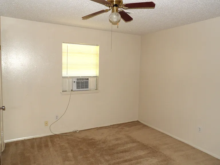 123 NE Cimarron Trl — Photo 5