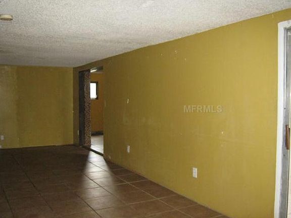 5th image of 13903 Parkwood St