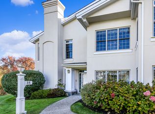 35 Arrowwood Cir, Rye Brook, NY 10573