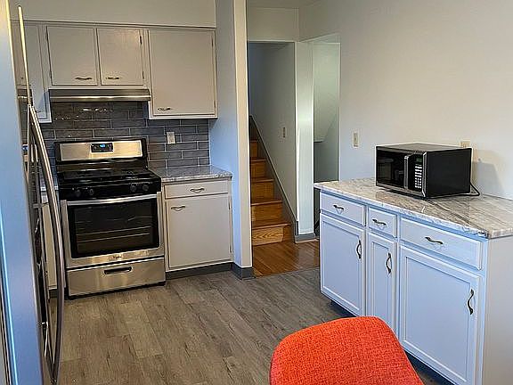 2nd image of 546 Hallam Ave
