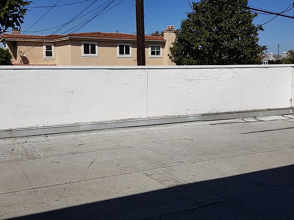 2nd image of 806 Garnet St #A